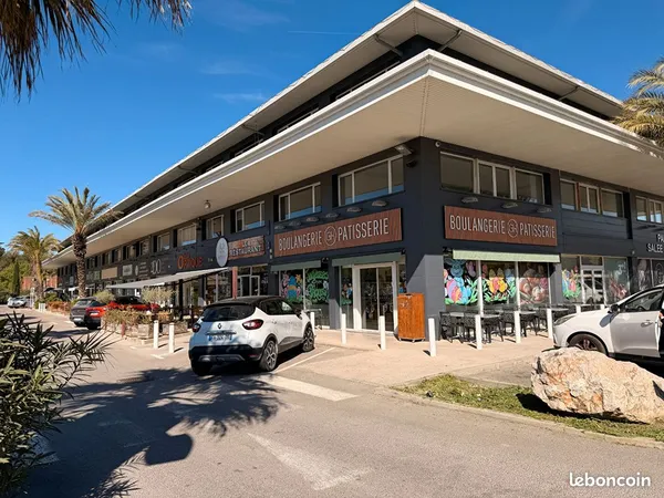 Local commercial 55 m² EGUILLES