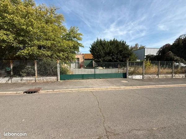 Dépôt / Local d'Activité / Entrepôt 850 m² sur Parcelle de 1 800 m² - ZA LÈVES (28)