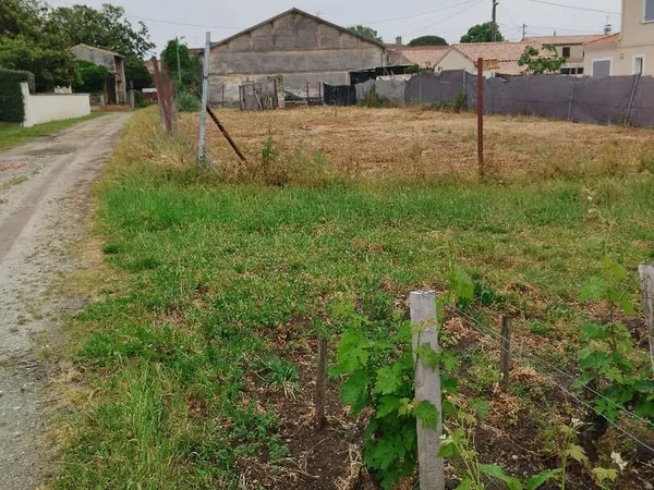 Terrain constructible Pauillac 635 m2