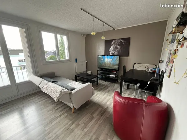 Appartement 4 pièces / une chambre disponible de suite
