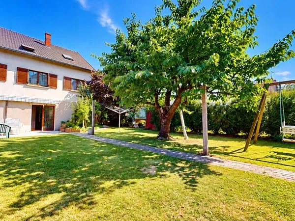Maison 8 pièces 198 m²