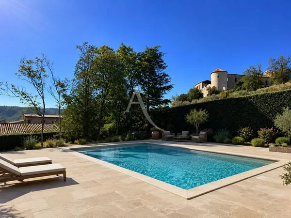 BELLE DEMEURE CENTRE VILLE GREOUX LES BAINS VUE IMPRENABLE CHATEAU
