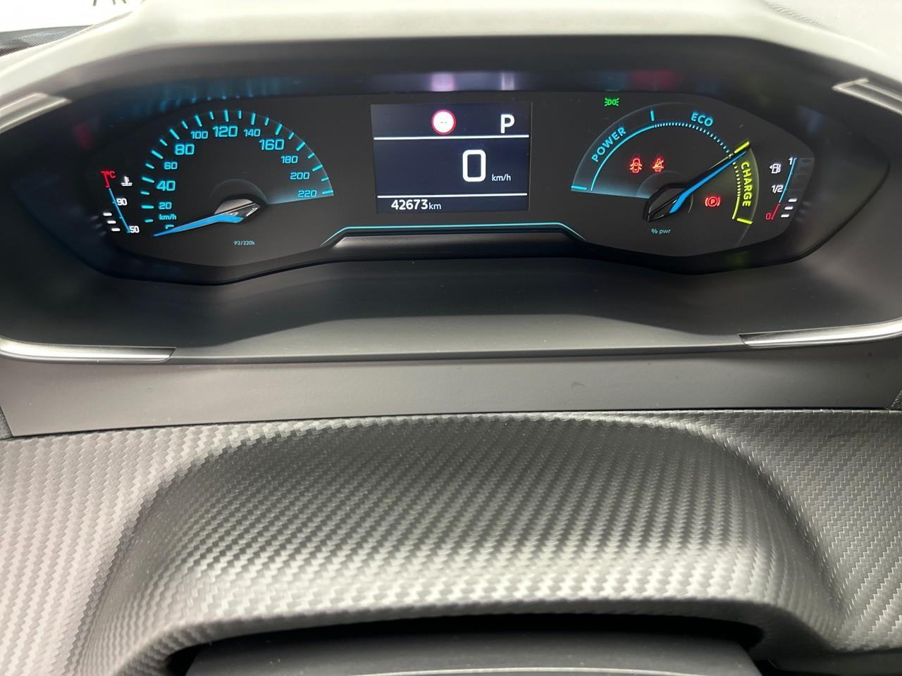 Peugeot 2008 hybrid 136 e-dcs6 style — photo 28