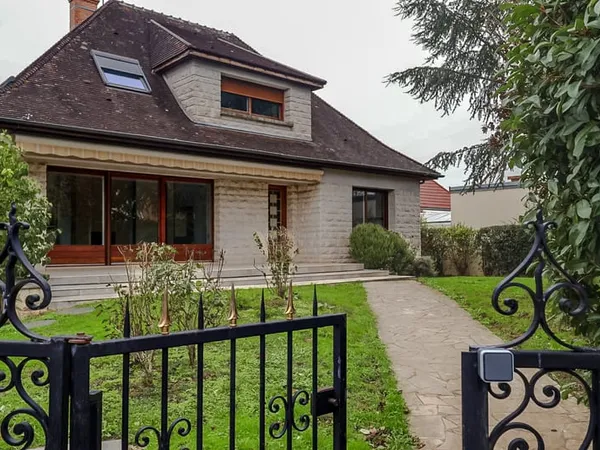 Maison 7 chambres avec jardin et sous-sol total - Olivet