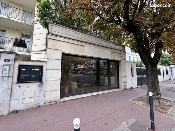 Local commercial 68 m² SAINT MAUR DES FOSSES