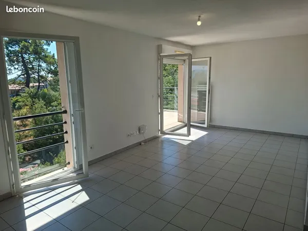 Superbe T3 de 57 m², dernier étage, avec vue panoramique exceptionnelle - Direct Propriétaire
