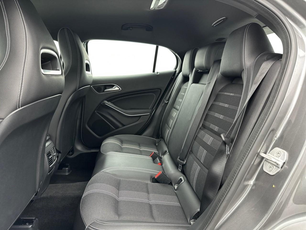 Mercedes Gla 180 sensation 7-g dct a — photo 12