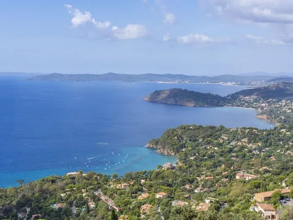 Au Rayol: Villa Avec Piscine Offrant Une Vue Mer Panoramique