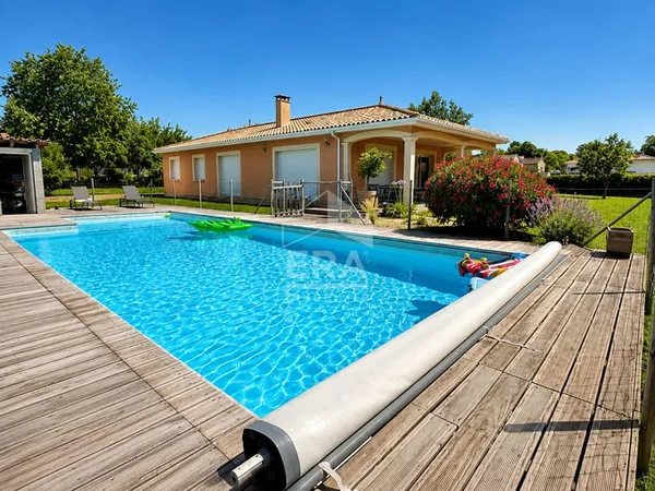 Maison récente 4 pièces avec piscine à vendre à Saint Ciers sur Gironde