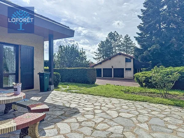 Maison 5 pièces 220 m²