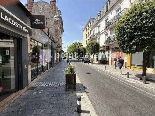 Local commercial 180 m²
