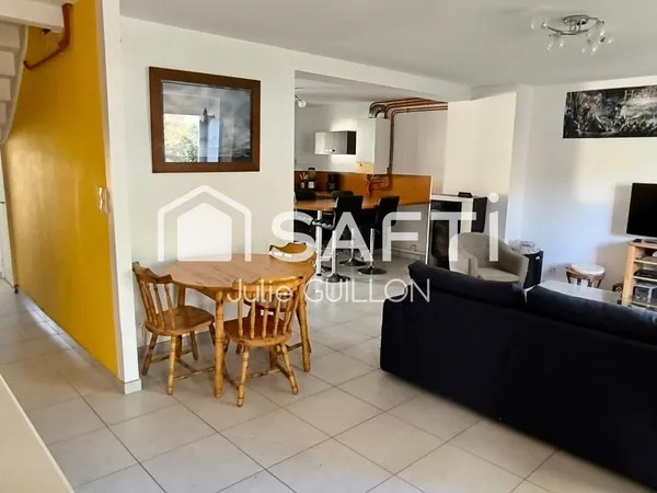 Charmante maison avec 35 m² à exploiter.
