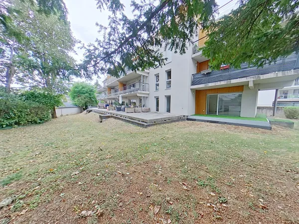 TOURS TRANCHEE- Bel appartement T3 lumineux, au calme avec terrasses et vue dégagée