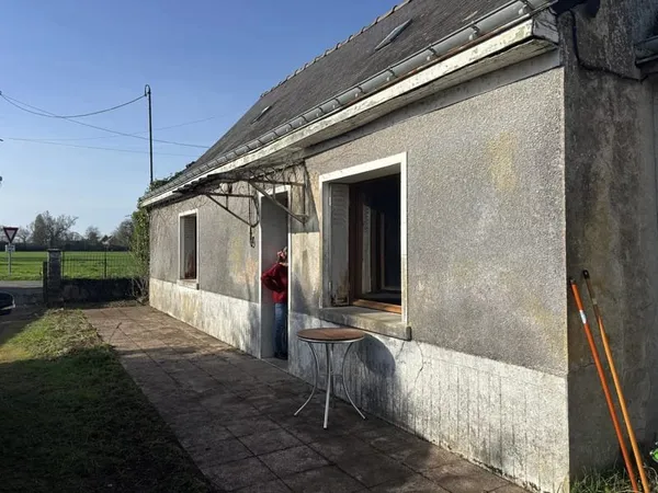 Maison à rénover avec beau terrain attenant