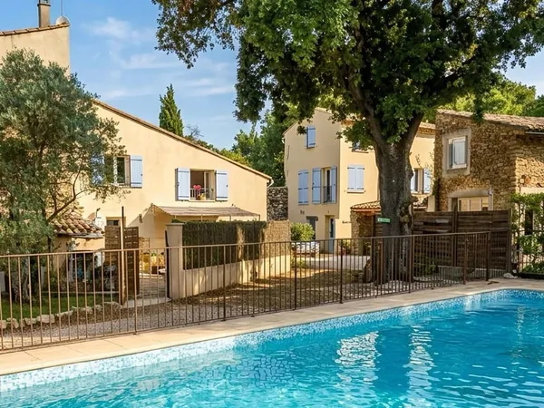 Maison T3 meublée et rénovée avec jardin, patio et piscine