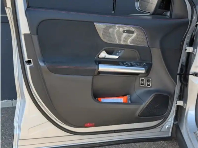 Mercedes Gla 250 e hybrid eq — photo 15