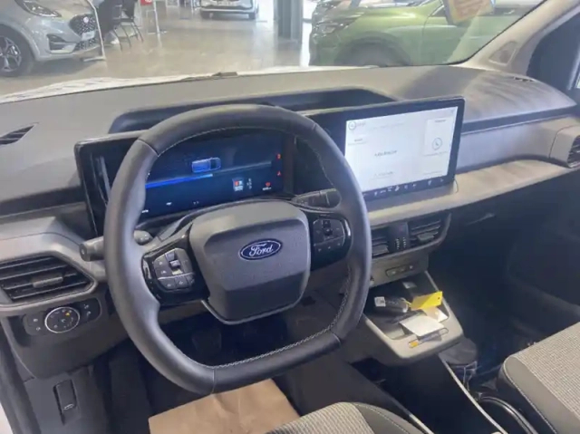 Ford Transit Courier fourgonnette electrique 100 kw 136ch batterie 46 kwh trend — photo 3