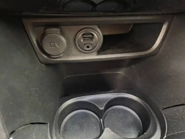 Peugeot 2008 1.2 puretech 110ch s&amp;s bvm5 — photo 42