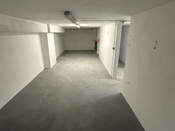 Parking 200 m²