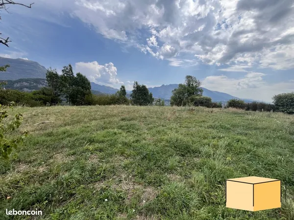 Terrain 887 m² Parves et Nattages