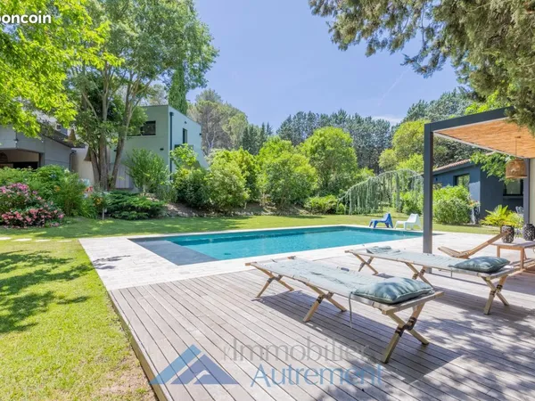 Propriété 8 pièces 300 m²