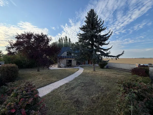 Maison d'architecte familiale - Près de 200 m² au sol sur un terrain arboré de 1 700 m²