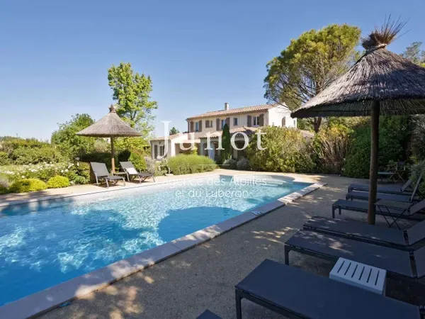 Villa 220 m²
