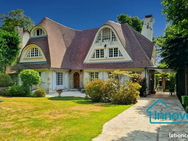 Maison 10 pièces 238 m²