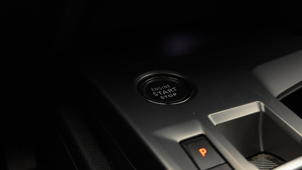 Peugeot 308 SW PHEV 180 e-EAT8 — photo 30