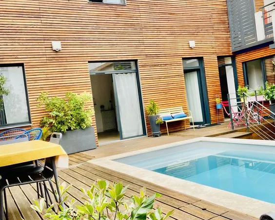 Maison de ville, atypique avec piscine