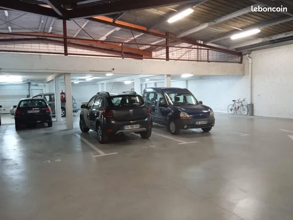 Place de parking intérieur individuelle à louer Marmande