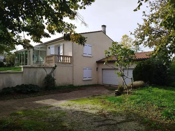 Maison 140 m2, 4 chambres, jardin clos 2400 m² ROUILLAC -ST CYBARDEAUX