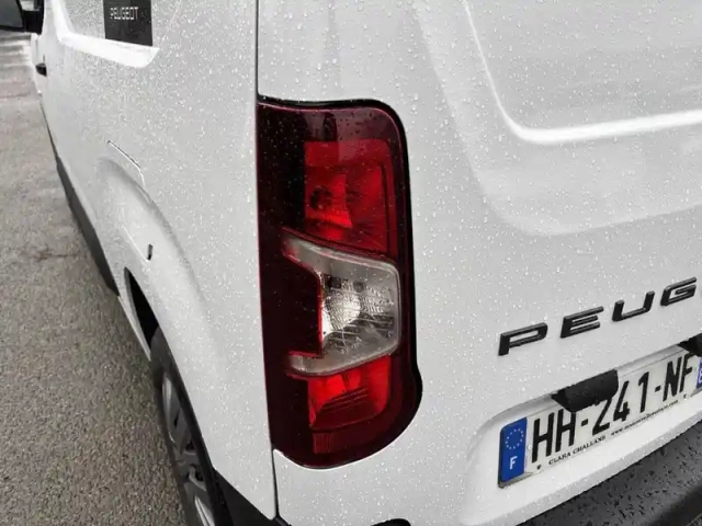 Peugeot Partner fourgon m diesel 100 ch manuelle — photo 57