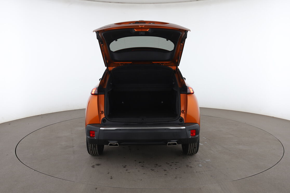 Peugeot 2008 1.2 PureTech Roadtrip EAT8 — photo 15