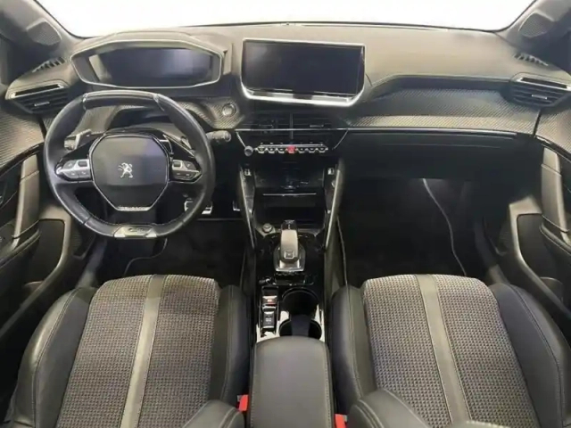 Peugeot 208 e- 136ch gt — photo 8