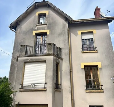A VENDRE- Rare sur le secteur; Maison de caractère à JARNY-Dépendance aménagée de 41 m2 et parc de 1