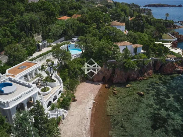 Propriété 5 pièces 300 m²
