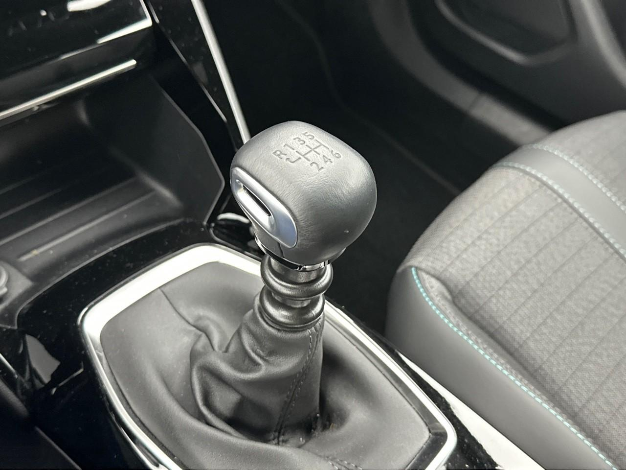 Peugeot 2008 puretech 100 s&s bvm6 allure — photo 29