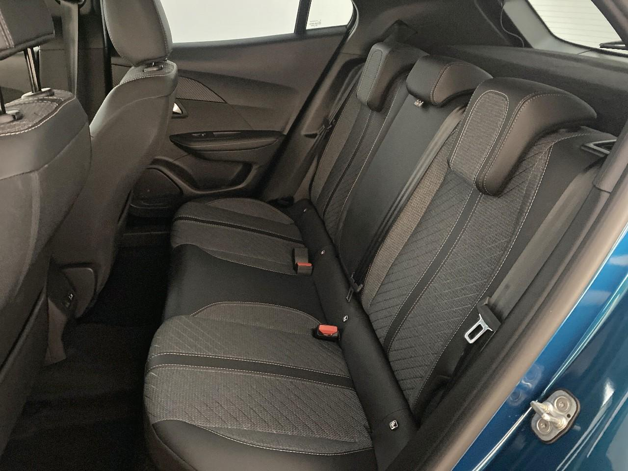 Peugeot 2008 hybrid 145 ch e-dcs6 allure — photo 10