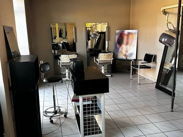 À LOUER - LOCAL COMMERCIAL DE 57 m² - DISPONIBLE IMMÉDIATEMENT