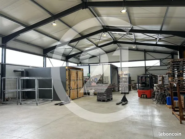 Local 225 m² BEAUMONT LES VALENCE