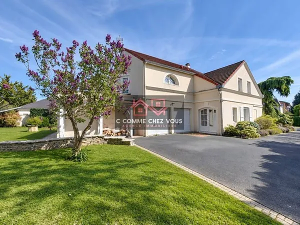 Maison 8 pièces 257 m²
