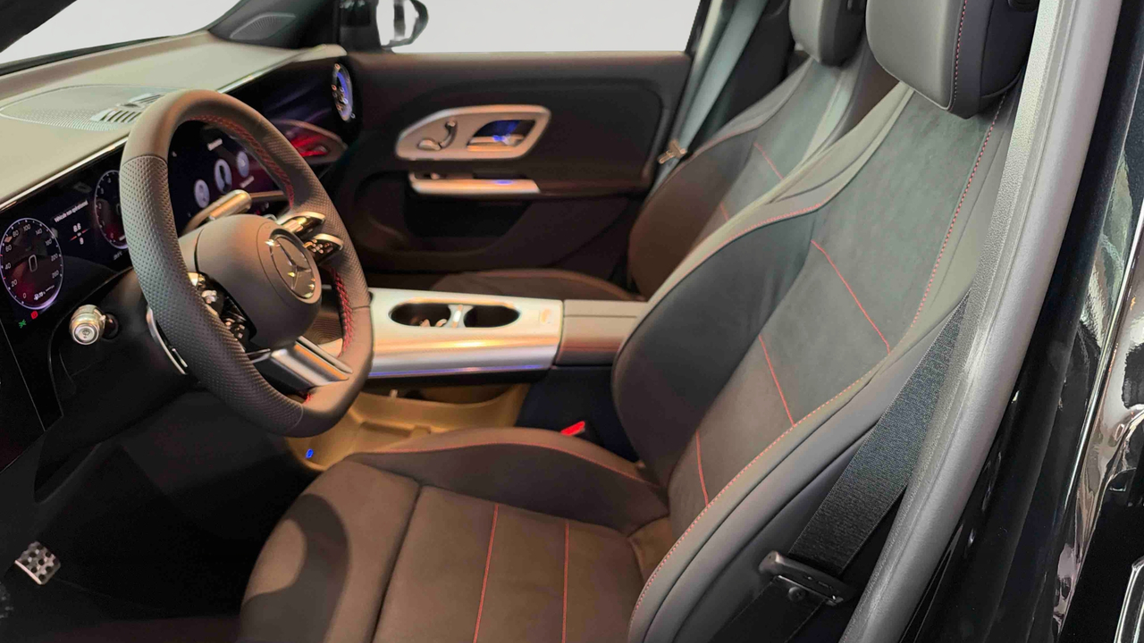 Mercedes GLB 200 — photo 11