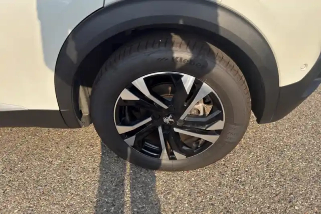 Peugeot 2008 electrique 136 ch — photo 12