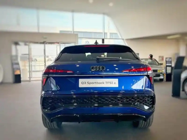 Audi Q3 sportback 1.5 e-hybrid 272ch s line s tronic 6 — photo 6