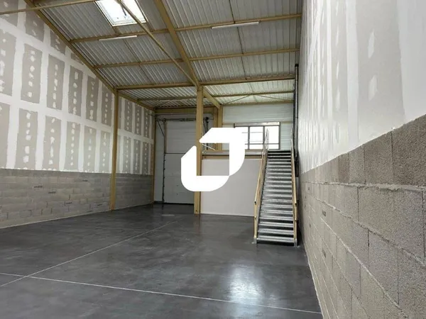 Local d'activité 234 m²