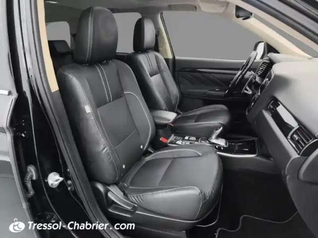 Mitsubishi Outlander 2.0i 200 phev hybride rechargeable essence instyle — photo 9