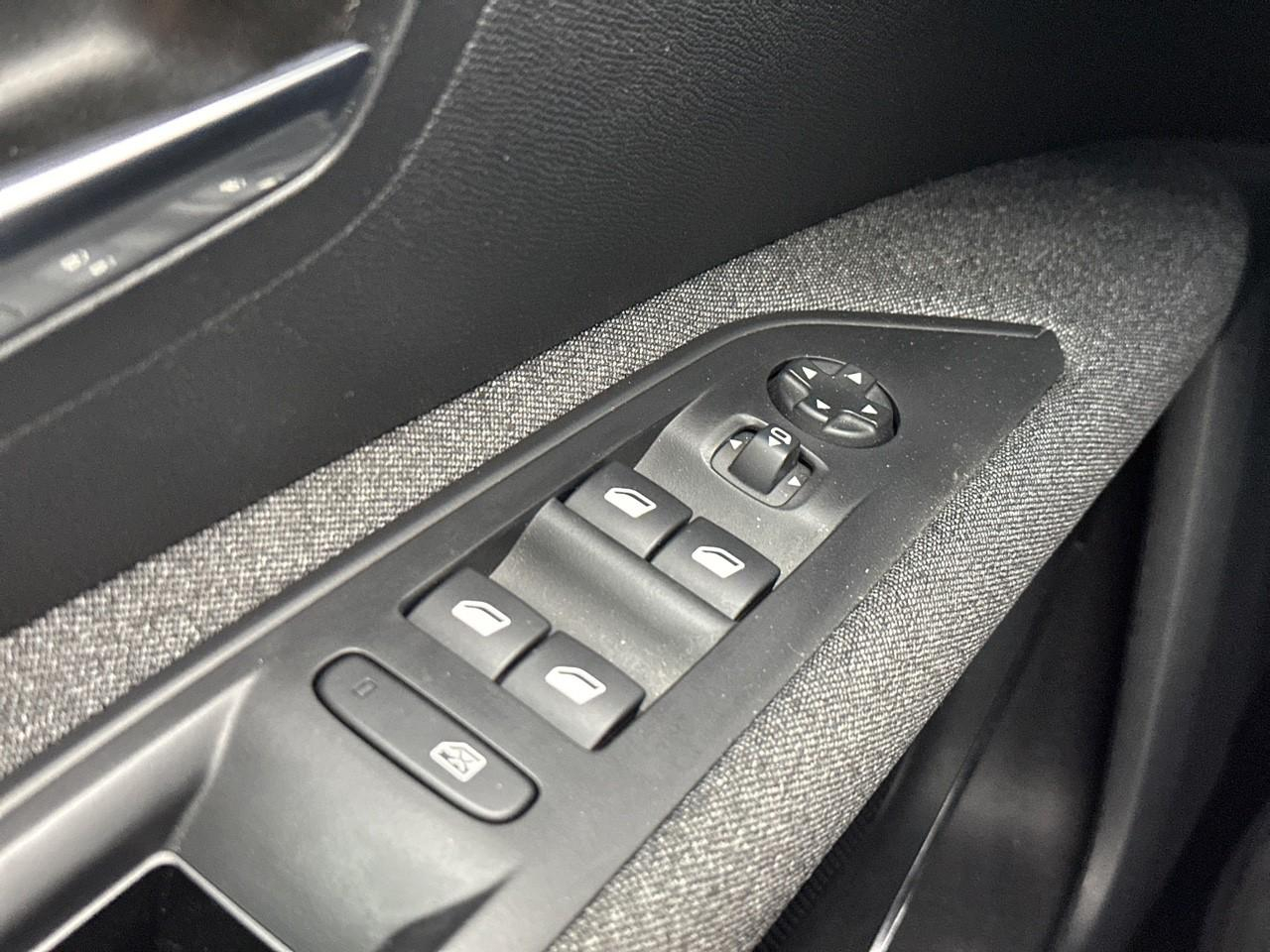 Peugeot 3008 puretech 130ch s&s eat8 style — photo 15