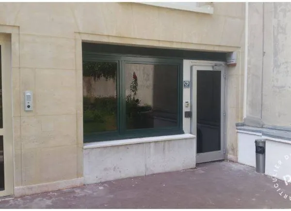 Local commercial 690 m²
