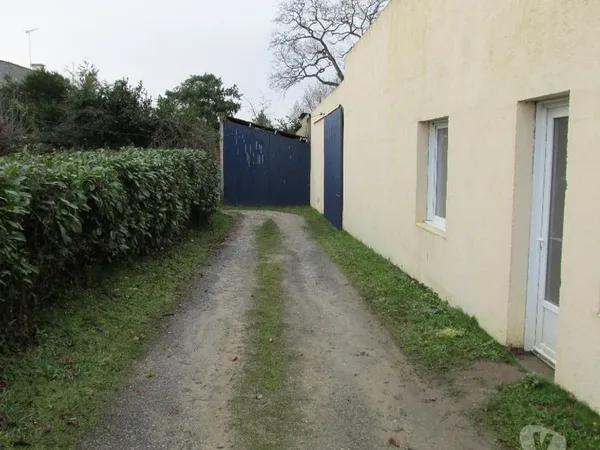 Batiment entrepot de 380 M2